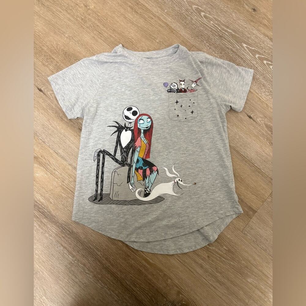 Disney Nightmare Before Christmas Woman's Graphic Gray Tee Size Large